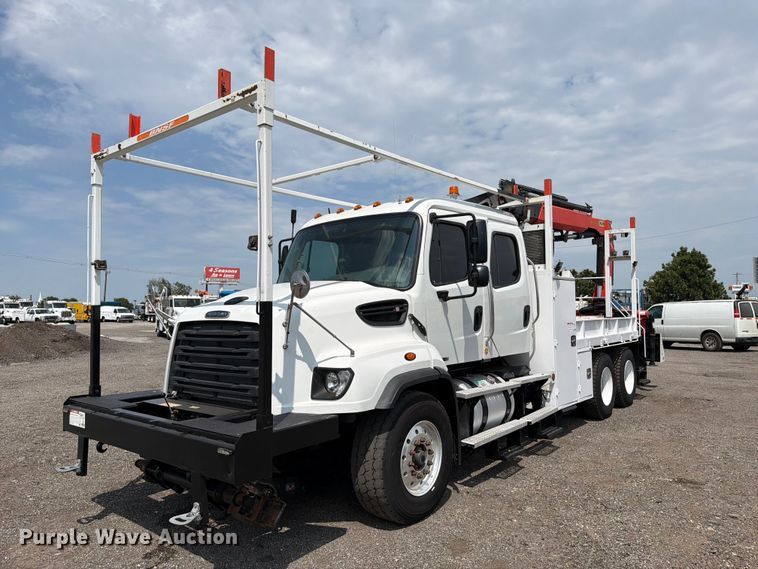 2014 Freightliner 114SD Crew Cab crane truck - FB4994