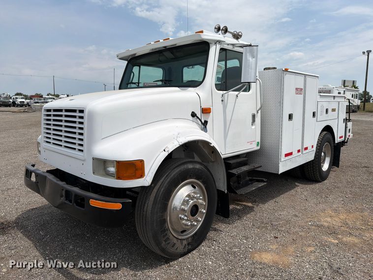 2001 International 4900 utility / service truck - FB5033