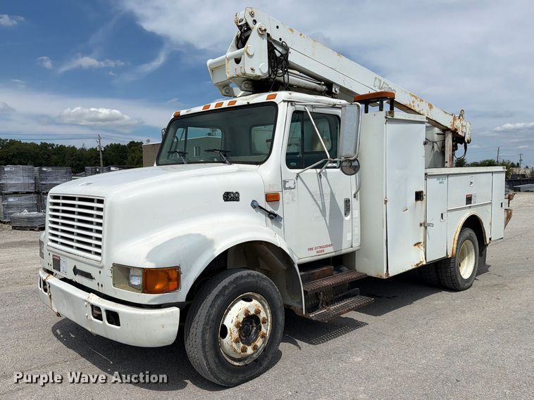 1998 International 4700 bucket truck - FC3309