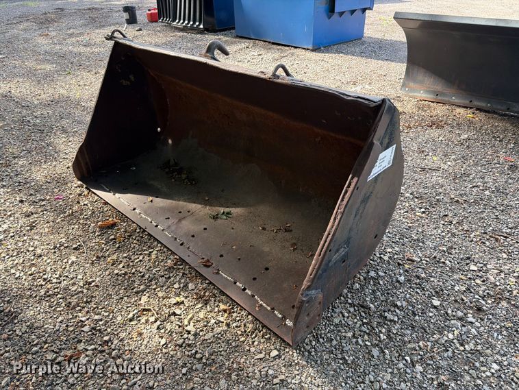 Skid loader bucket - FK3609