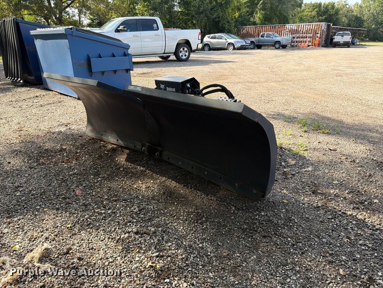 2014 Bobcat V-Blade 96 skid steer snow pusher - FK3611