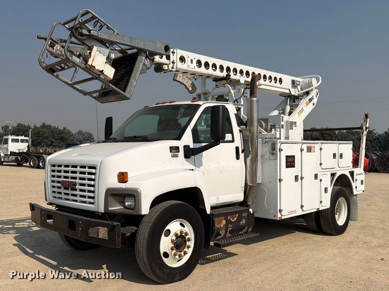 2009 GMC C8500 bucket truck - FK4562