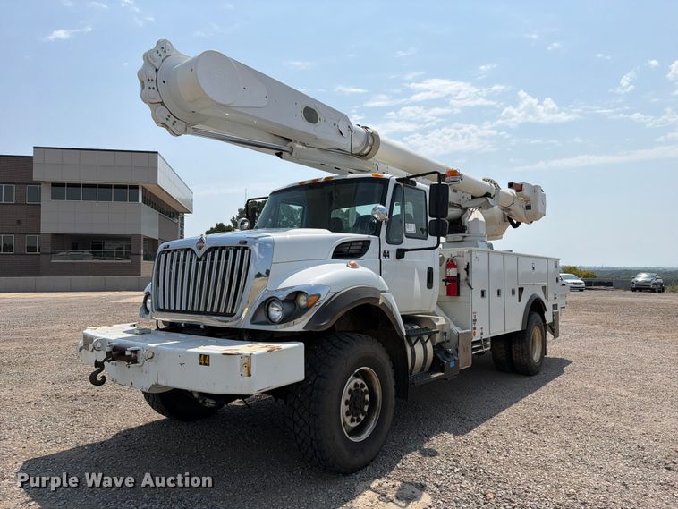 2018 International WorkStar 7500 bucket truck - FK5043