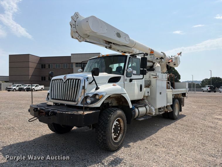 2016 International WorkStar 7500 bucket truck - FK5044
