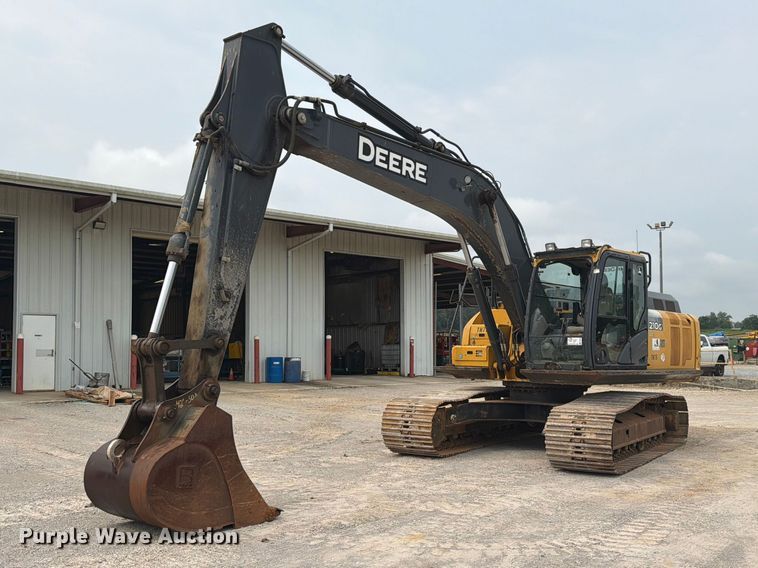 2017 John Deere 210G excavator - FN2023