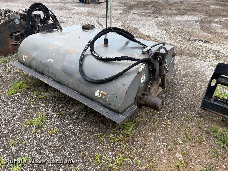 Case skid steer sweeper - FN5788