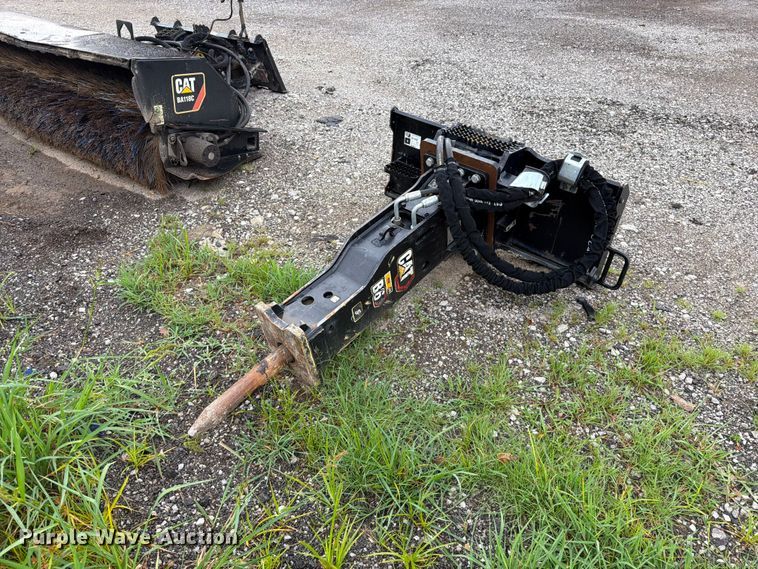 2023 Caterpillar B6 skid steer breaker - FN5790