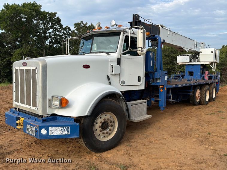 2011 Peterbilt 367 crane truck - FU1011
