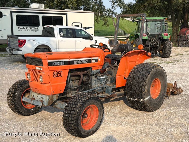 Kubota M4050 tractor - OE9687