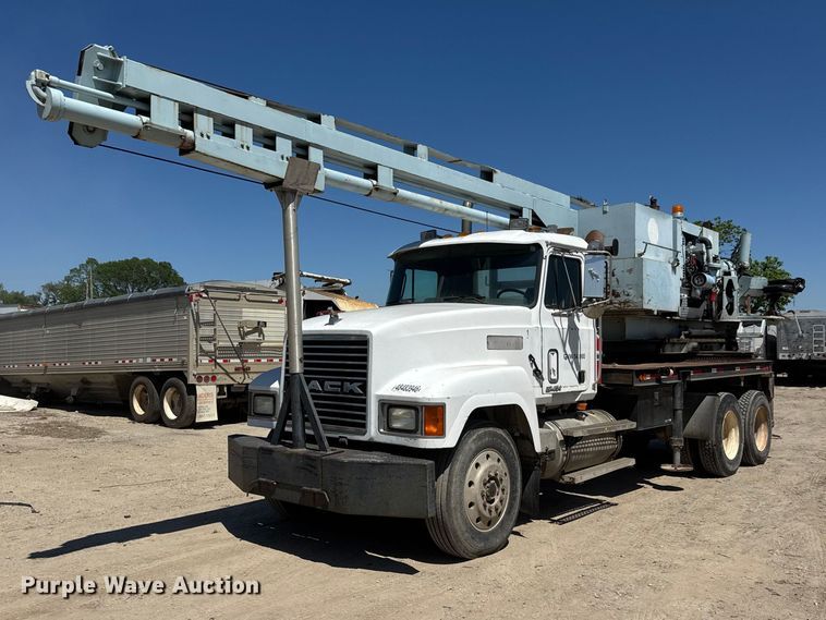 1997 Mack CH613 drilling rig truck - YA3043
