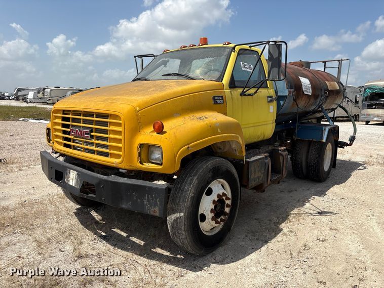1997 GMC C7 water truck - YA4277