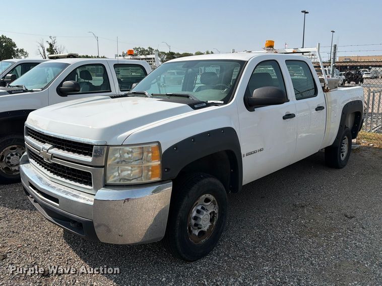 2007 Chevrolet Silverado 2500HD Crew Cab pickup truck - EX4060