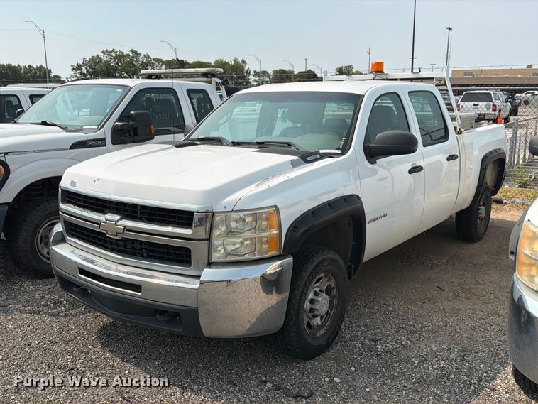 2007 Chevrolet Silverado 2500HD Crew Cab pickup truck - EX4061
