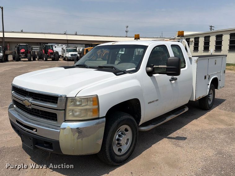 2010 Chevrolet Silverado 2500HD Ext. Cab utility bed pickup truck - EX4076
