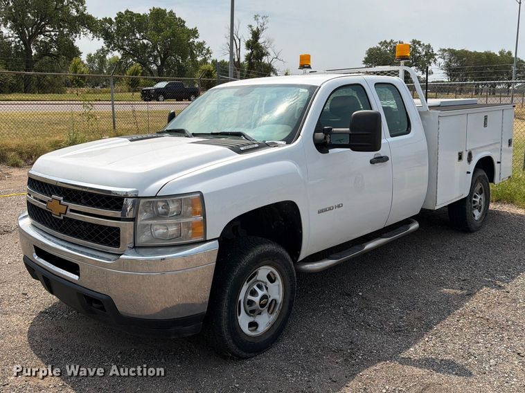 2013 Chevrolet Silverado 2500HD Ext. Cab utility bed pickup truck - MZ9842