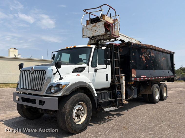 2016 International 7400 grapple crane truck - MZ9847