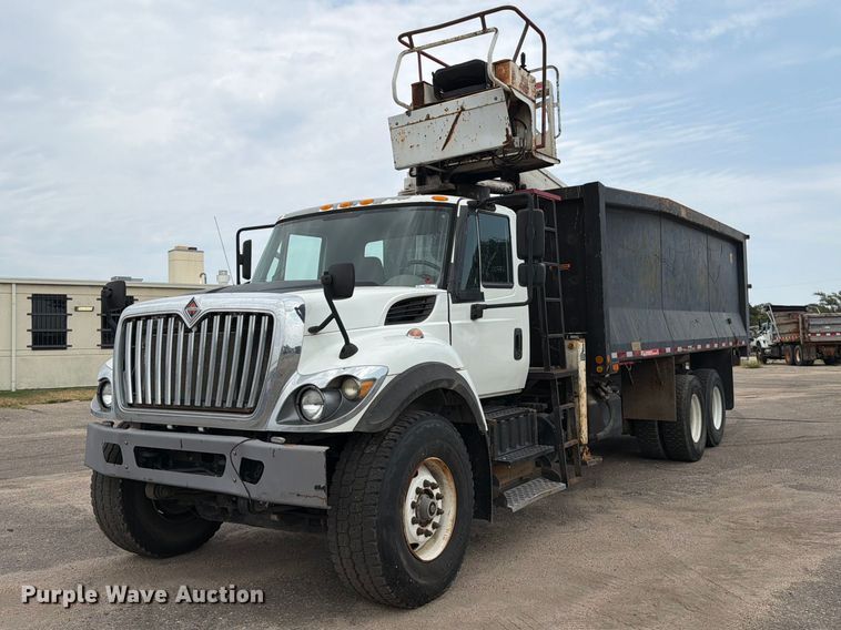 2016 International 7400 grapple crane truck - MZ9848