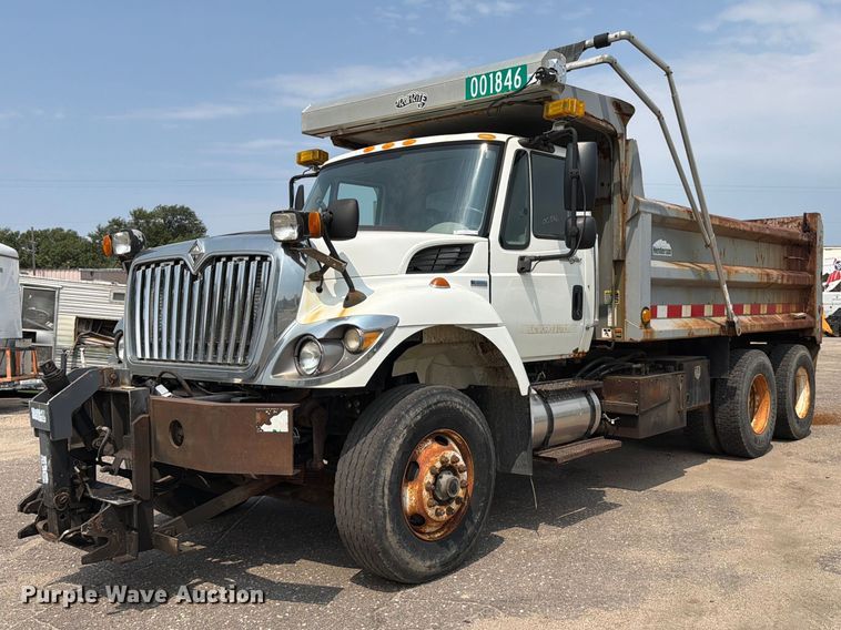 2009 International 7500 dump truck - MZ9849