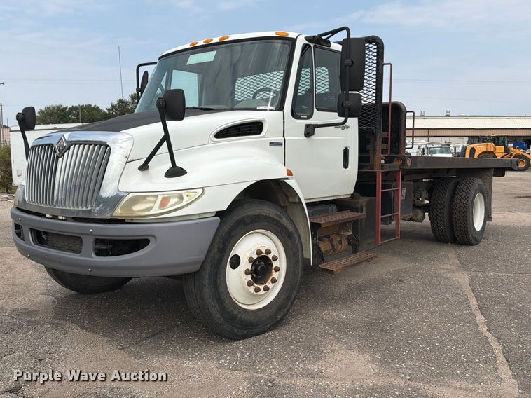 2009 International 4300 dump flatbed truck - MZ9852