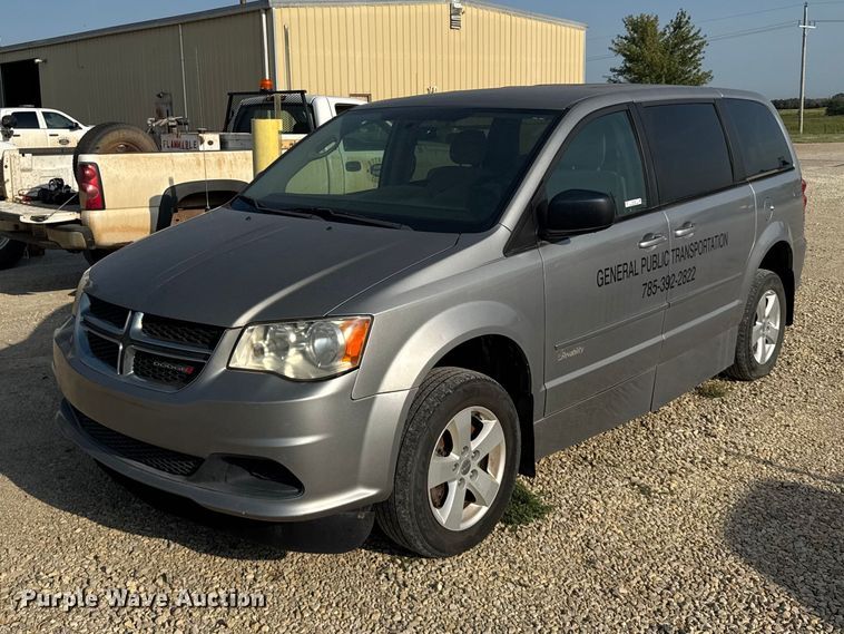 2013 Dodge Grand Caravan van - DY3182