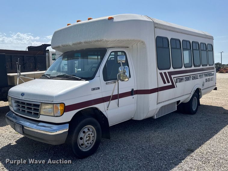 1993 El Dorado Ford E-350 shuttle bus - DY3190