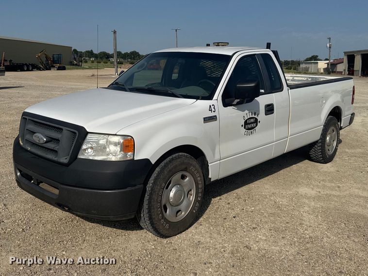 2008 Ford F150 pickup truck - DY3195