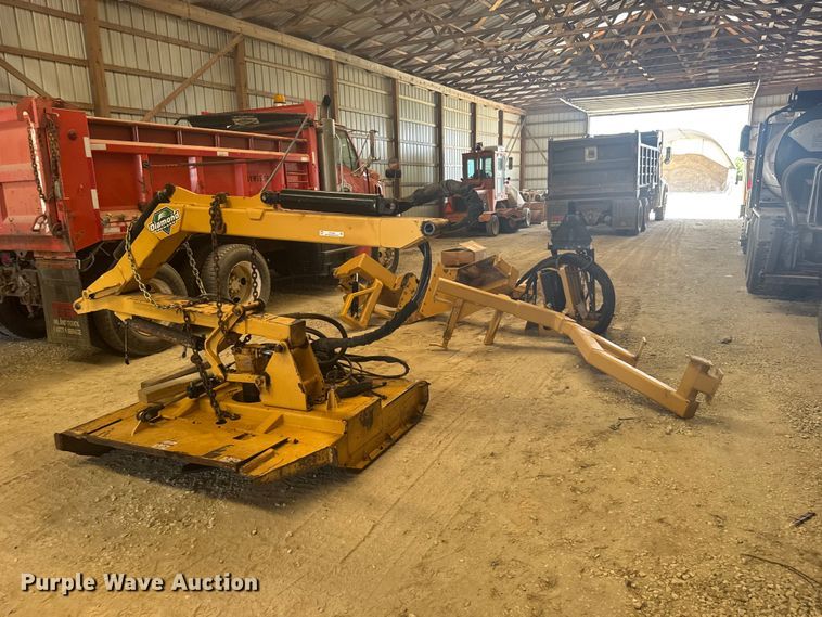 Diamond Mowers side boom rotary mower - DY3220