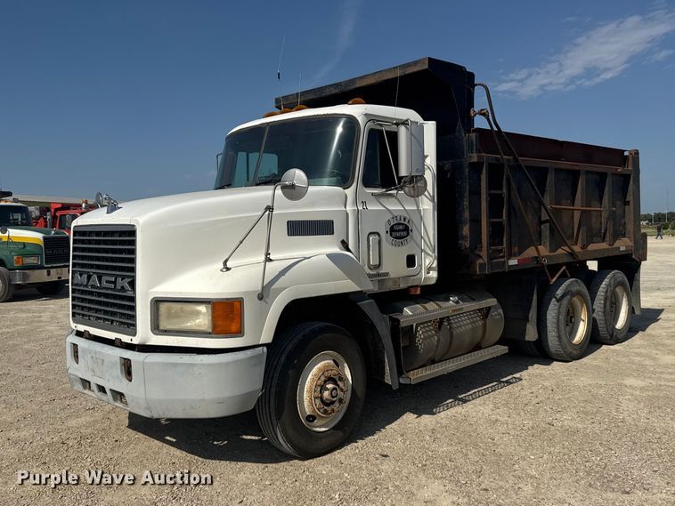 2000 Mack CH613 dump truck - DY3221