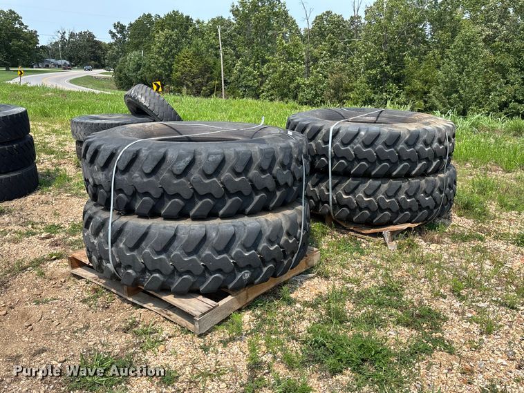 (4) Bridgestone V-Steel tires - DZ4560