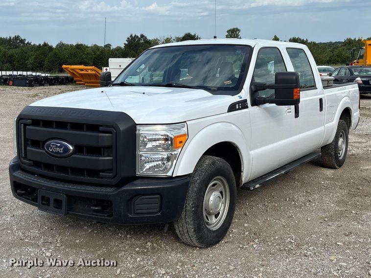 2016 Ford  F250 Super Duty XL Crew Cab pickup truck - DZ4607