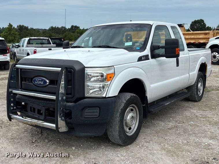 2015 Ford  F250 Super Duty XL Ext. Cab pickup truck - DZ4613