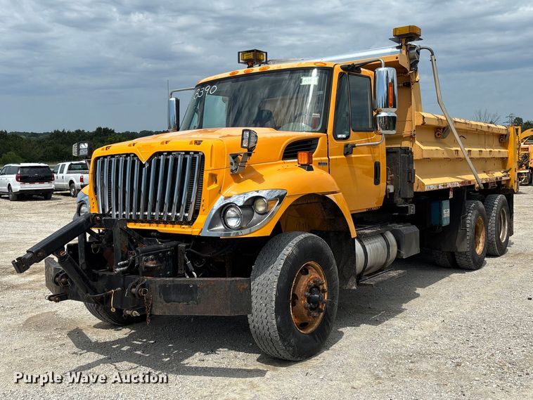 2010 International  7500 dump truck - DZ4615