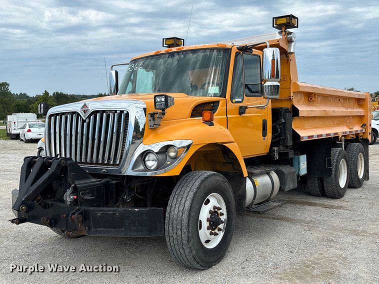 2010 International  7400 dump truck - DZ4617