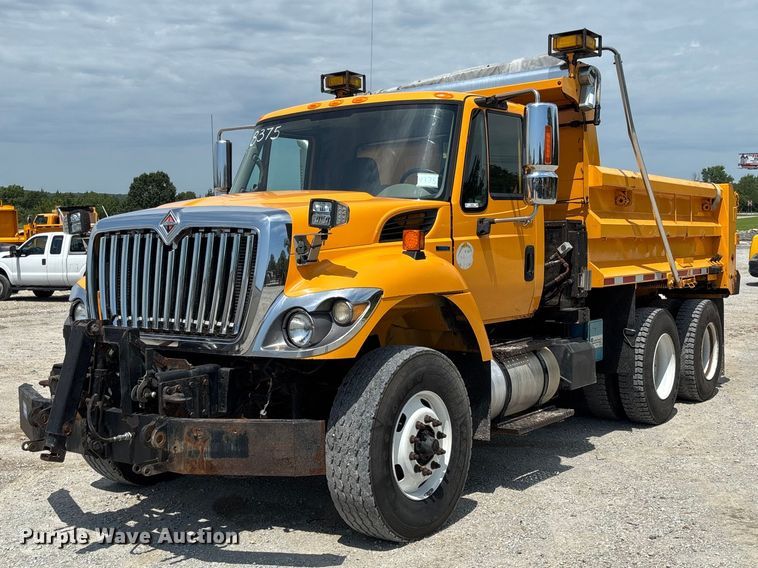 2010 International  7400 dump truck - DZ4618