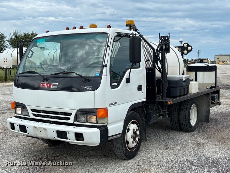 2001 Isuzu NQR flatbed truck - DZ4641