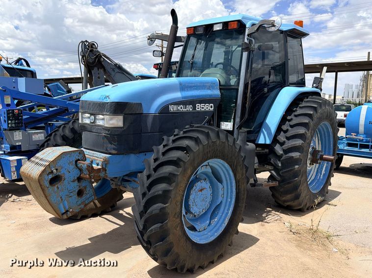 New Holland 8560 MFWD tractor - ED5479