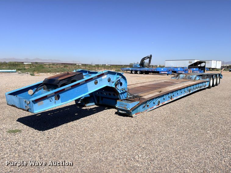 2000 Dynaweld lowboy equipment trailer - ED5483