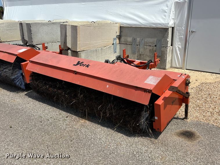 York Rakes TFB broom - EO4457