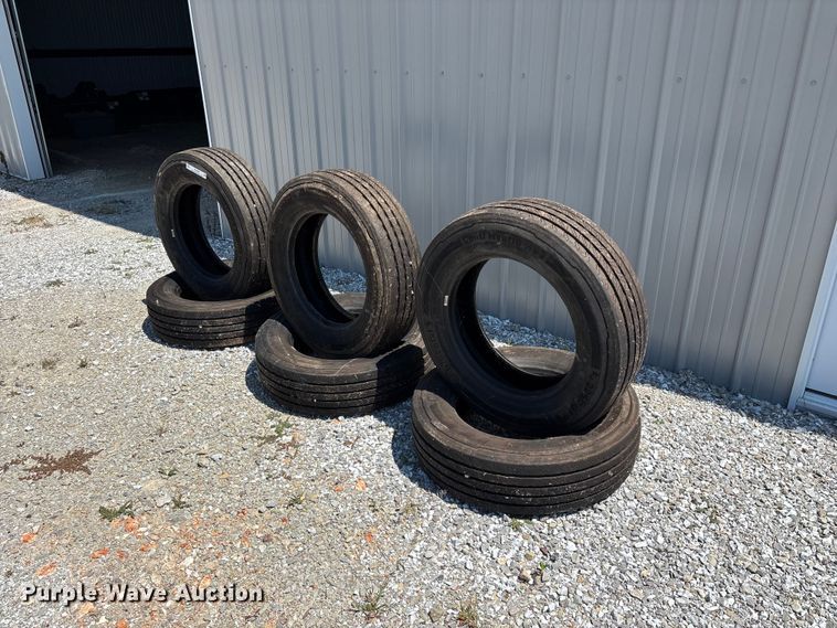 (6) Continental Conti Hybrid HS3 225/70R19.5 tires - EO4488