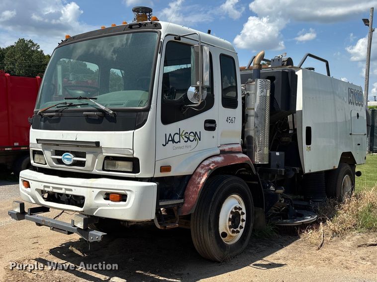 2011 Freightliner S2 street sweeper truck - ER3247