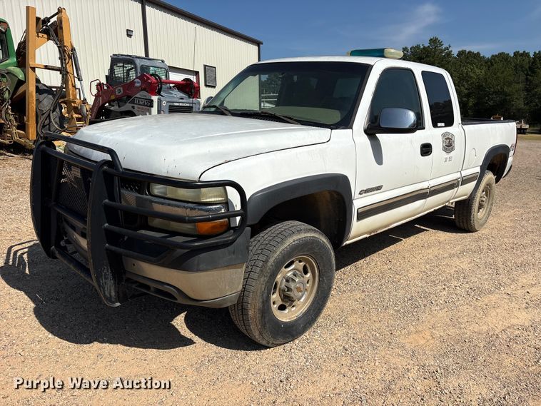 2002 Chevrolet Silverado 2500HD Ext. Cab pickup truck - ET0397