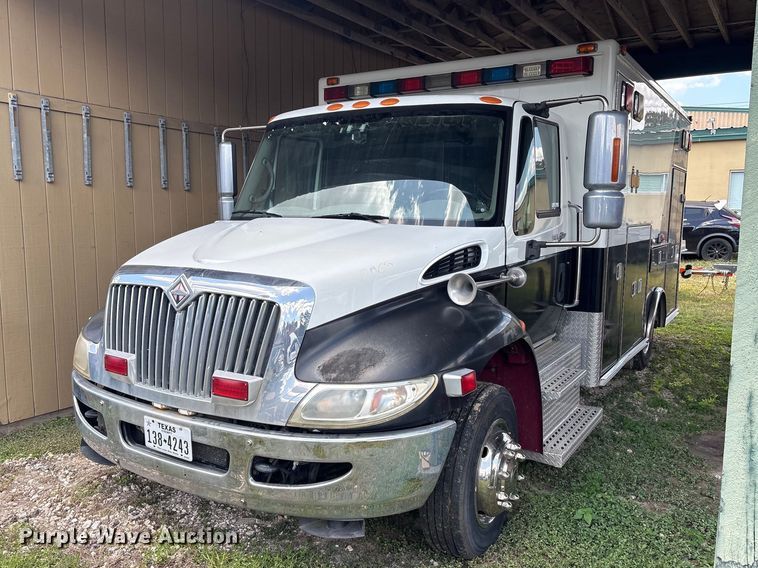 2008 International DuraStar 4300 ambulance - EU0875