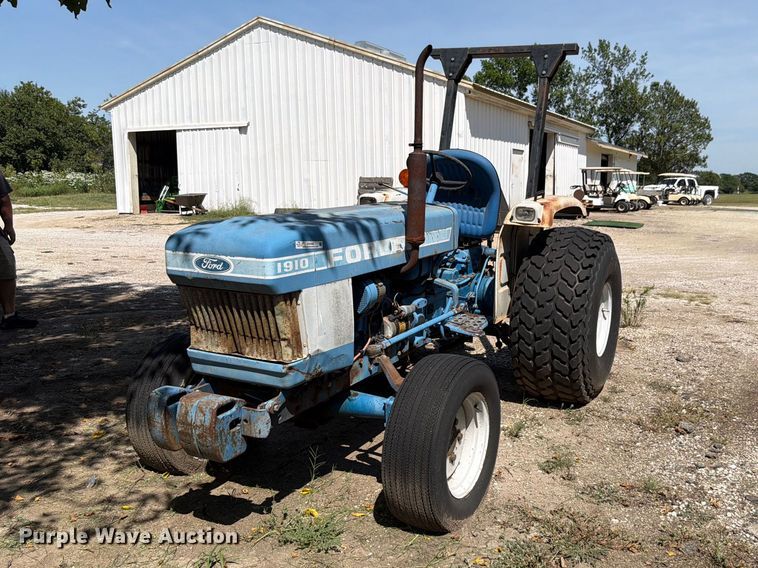 1984 Ford 1910 tractor - EV2488