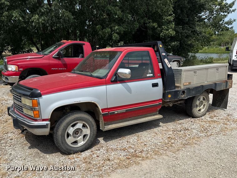 1993 Chevrolet C1500 flatbed pickup truck - EV6113