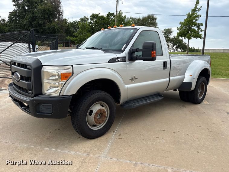 2016 Ford F350 Super Duty pickup truck - EW0360