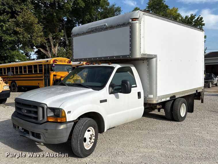 1999 Ford F350 box truck - EX2177