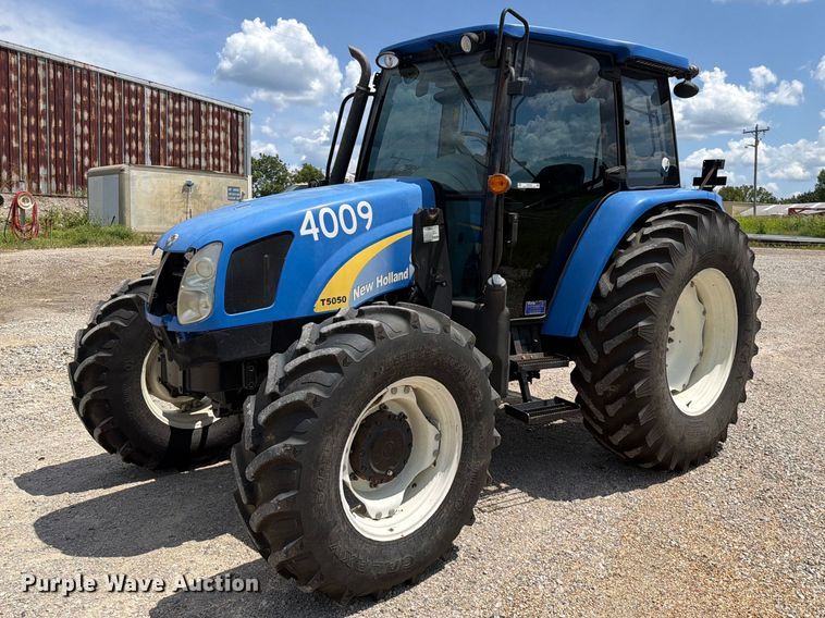2012 New Holland T5050 MFWD tractor - EX2598