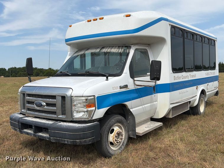 2013 Ford E450 Super Duty shuttle bus - EX4116