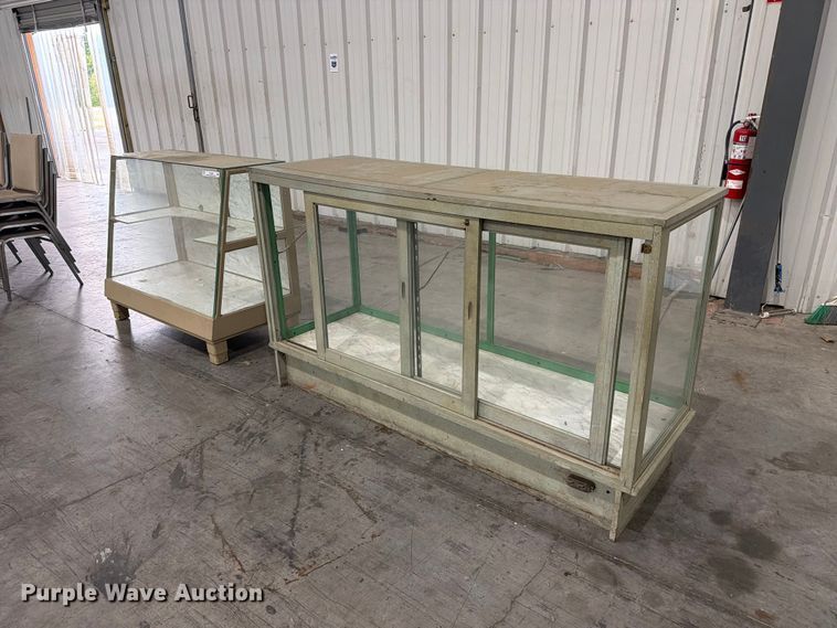 (2) display cases - FC3289