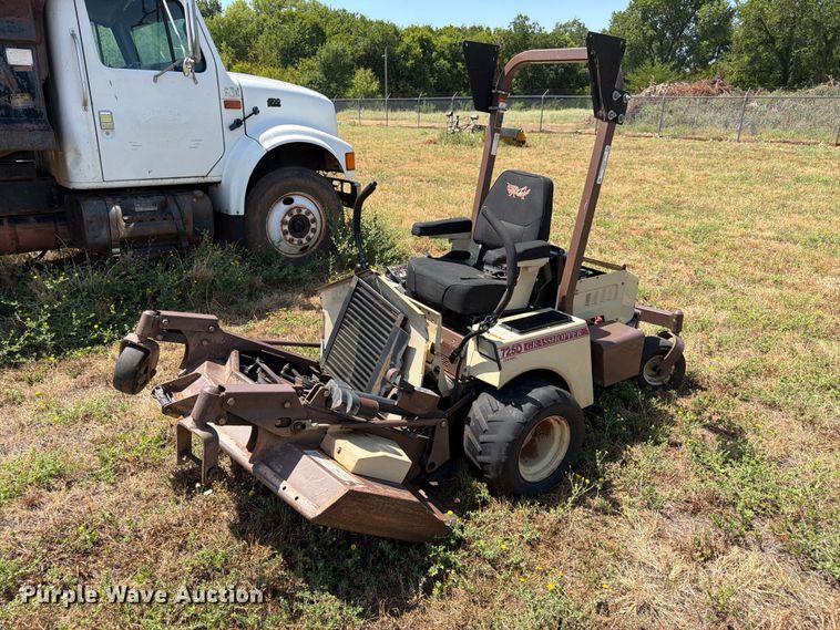 2013 Grasshopper 725D ZTR lawn mower - FC4201